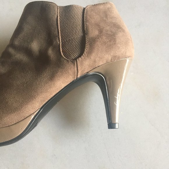 NWOT! Bandolino Miku suede look tan ankle booties - Picture 10 of 13